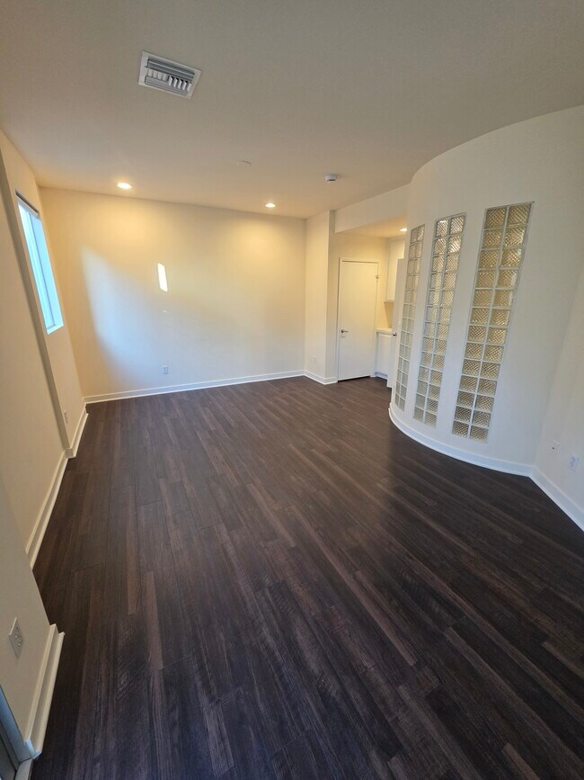 Foto del edificio - 900 N Croft Ave