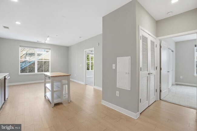 Building Photo - 989 S Buchanan St