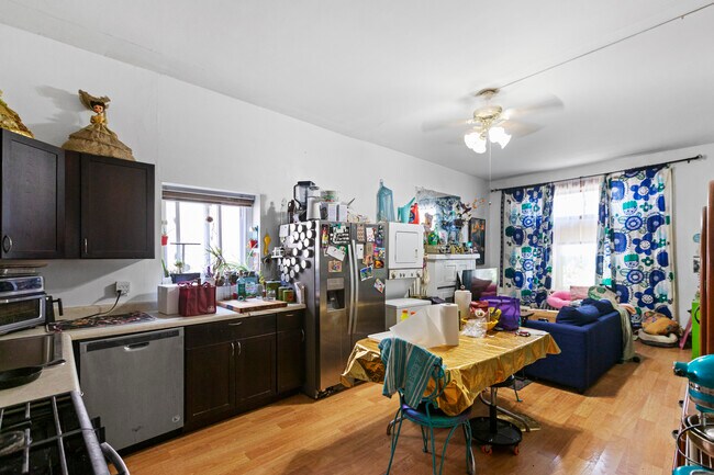 Foto del edificio - 2507 N Sawyer Ave