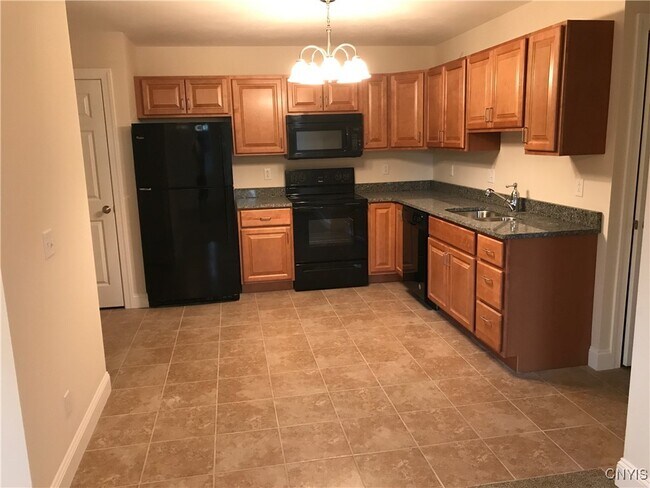 Foto del edificio - 5585 St Elmos Dr