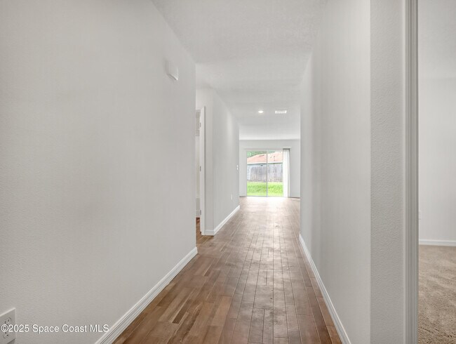 Foto del edificio - 748 Lavender St SE