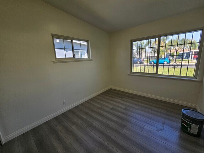 Building Photo - 936 Millbury Ave