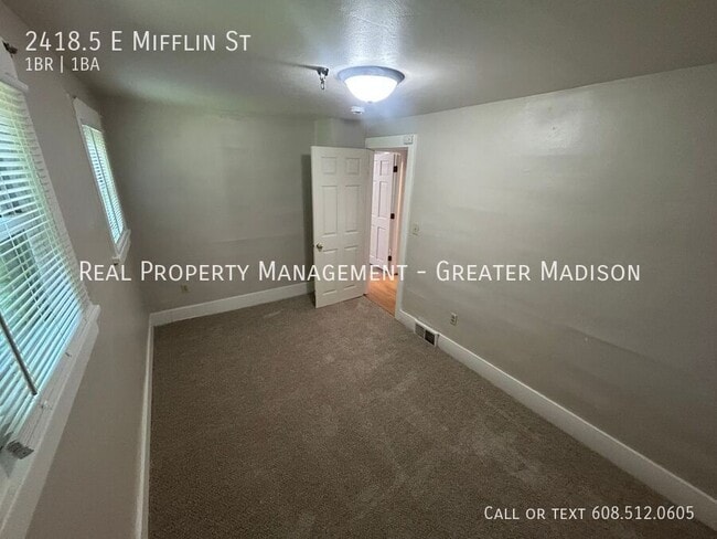 Building Photo - 2418.5 E Mifflin St