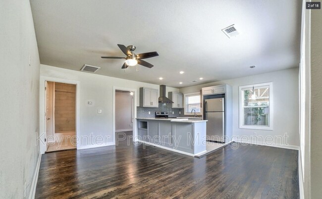 Building Photo - 3315 E 8th St