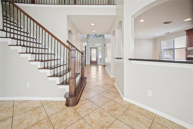 Building Photo - 15218 Brown Eyed Susan Ct