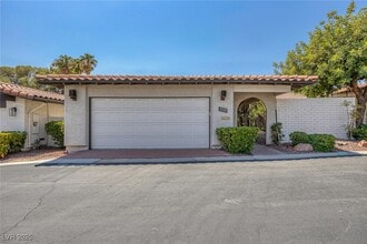 Building Photo - 3105 Plaza De Rosa