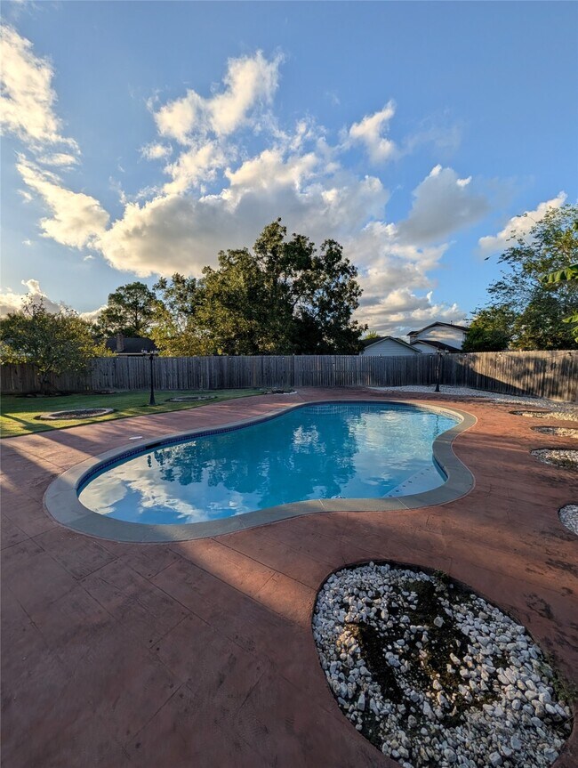 Foto del edificio - 11415 Poplarwood Ct