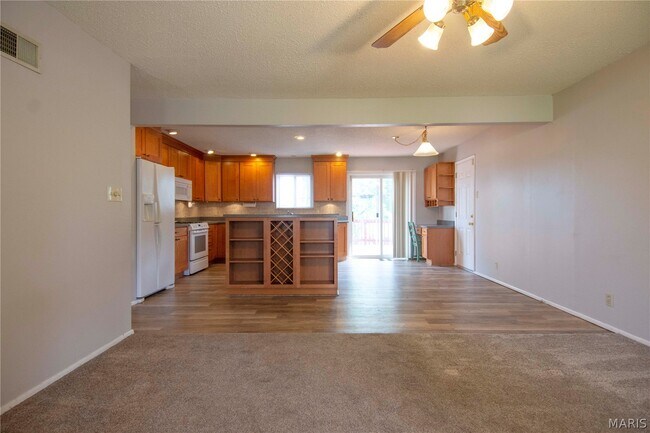 Building Photo - 4001 High Aire Dr