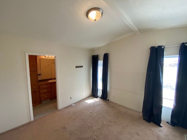 Building Photo - 3 bedroom 2 bath Manufactured home