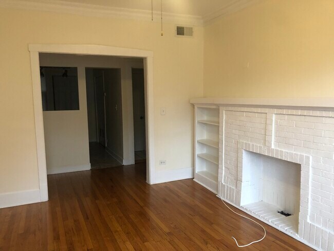 Foto del edificio - 3221 W Division St