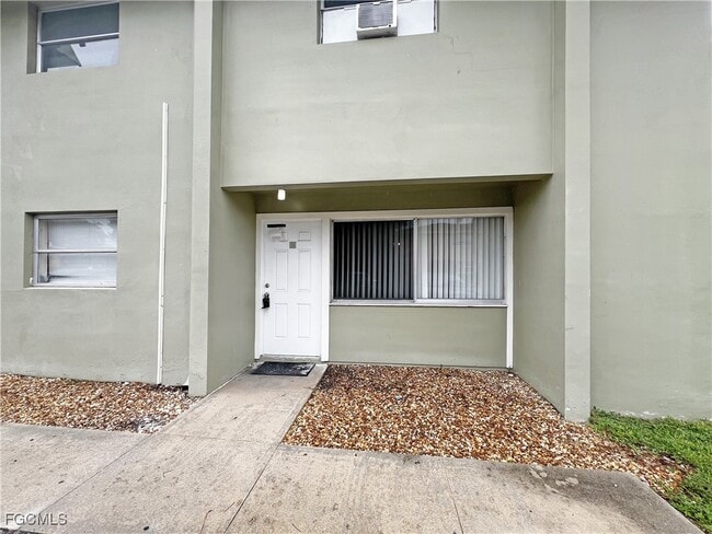 Building Photo - 1852 Golf View Ave