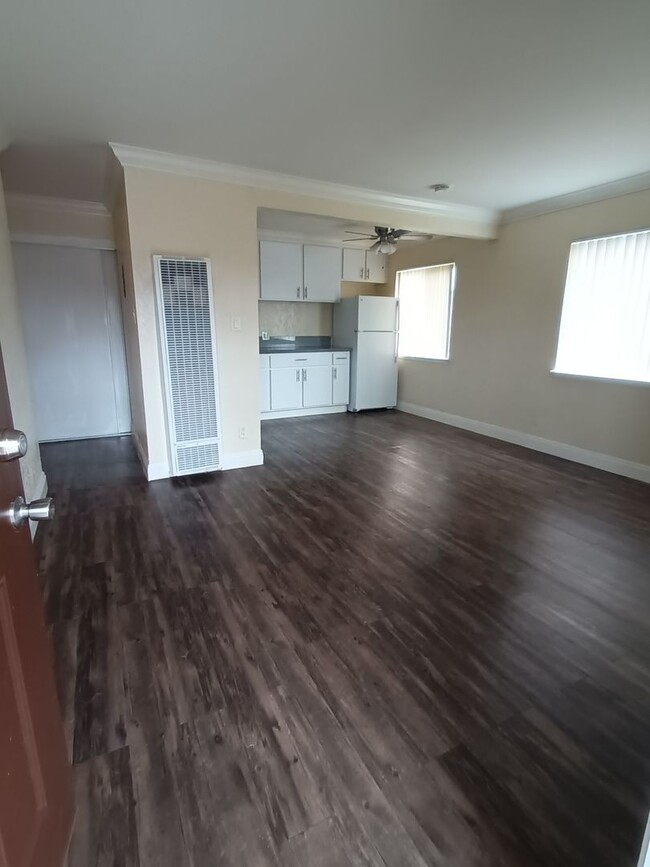 Building Photo - Welcome to SkyView Villa & Somerset Apartm...