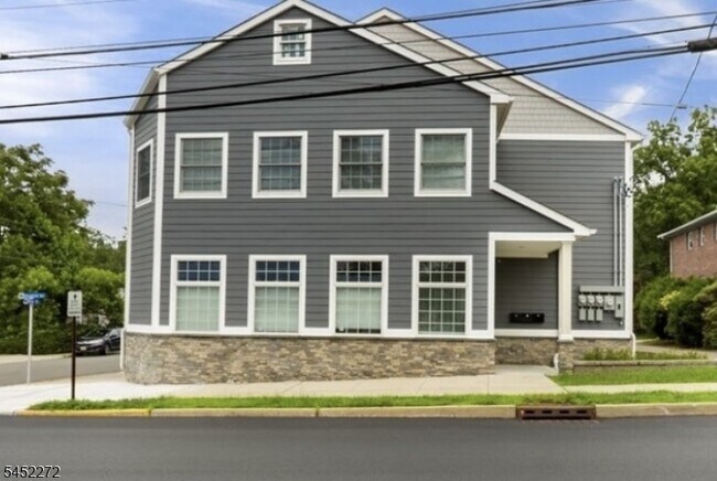 Foto del edificio - 627 Bloomfield Ave