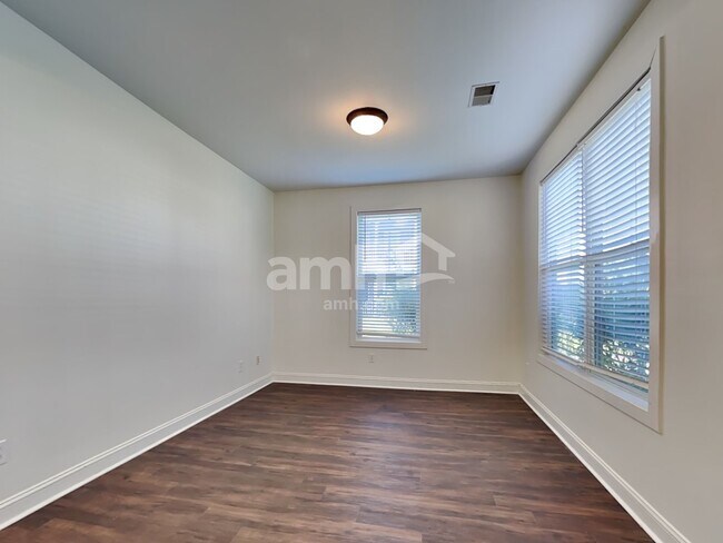 Foto del edificio - 1079 Moss Grove Dr