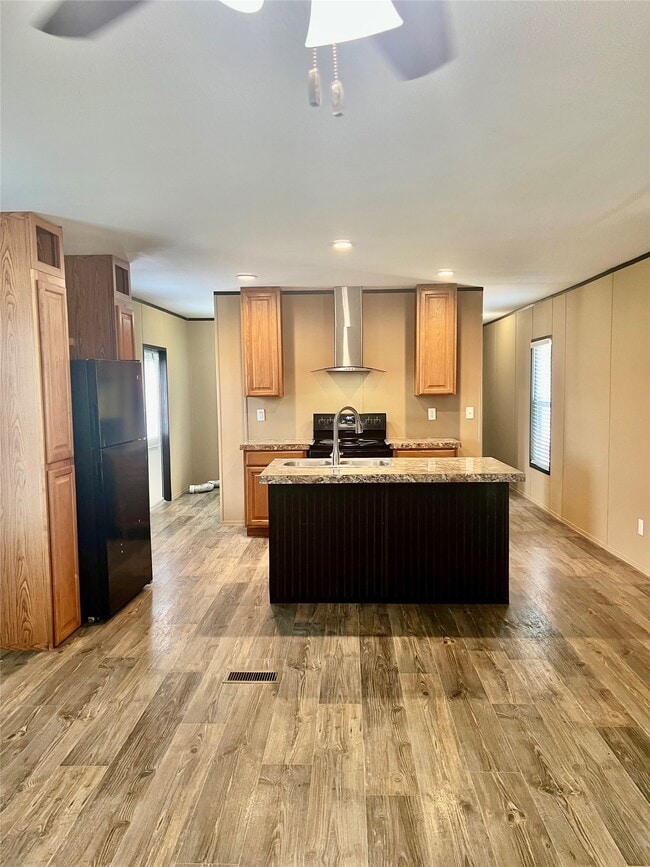 Building Photo - 21411 Russell Dr