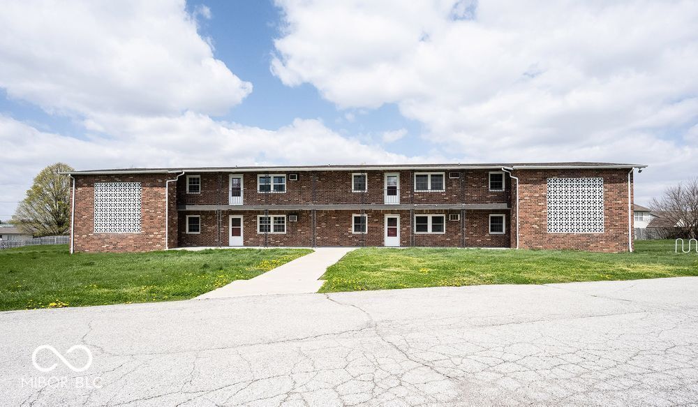 Primary Photo - 140 Maple Park Dr