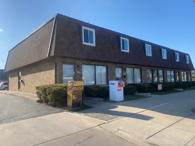 Primary Photo - 300 N Seymour Ave