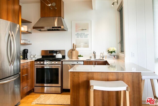 Building Photo - 3431 Coast View Dr