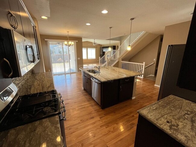 Foto del edificio - 325 Stone Creek Dr