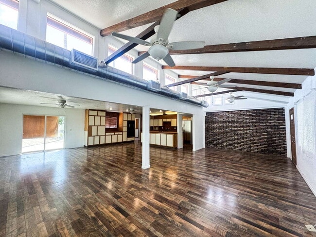 Foto del edificio - "Spacious 3-Bedroom Oasis in Yuma - 2,721 ...