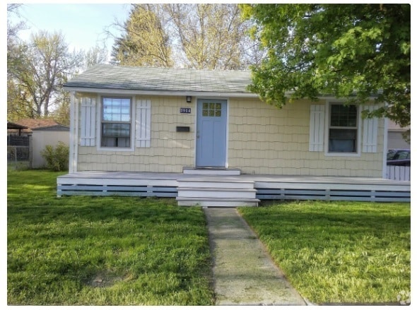 Building Photo - 2914 Woodlawn Avenue