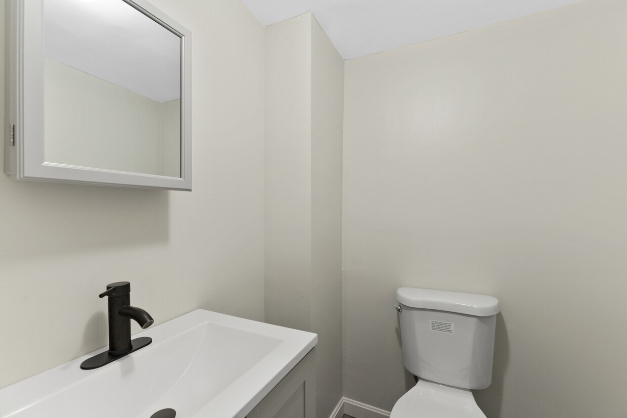 Primary Photo - 174 White St
