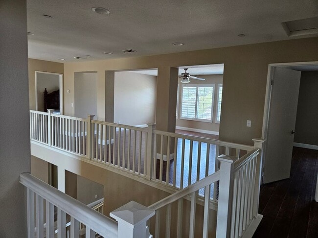 Building Photo - 410 Caliente Dr