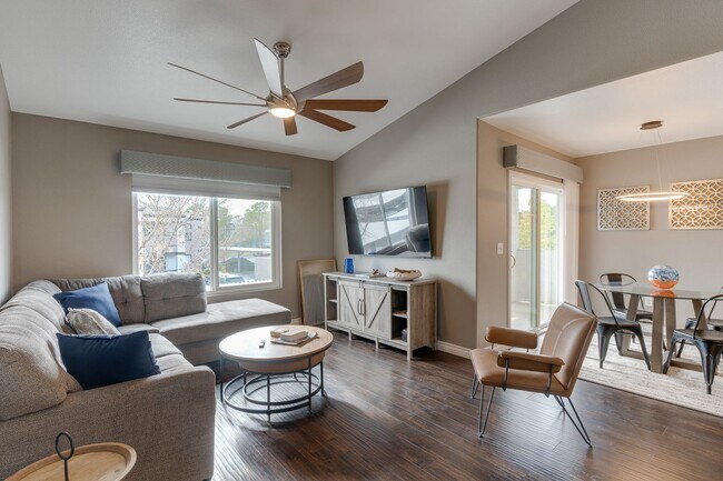 Building Photo - CHARMING FURNISHED 2 BEDROOM SHORT TERM RE...