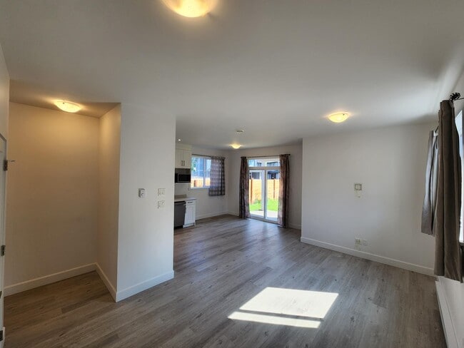 Building Photo - 5863 Deuchars Dr