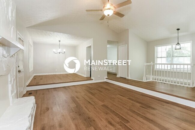 Building Photo - 4 Bedroom Pet-Friendly Home in Marietta, GA with Main Street Renewal