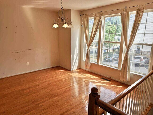 Building Photo - Beautiful home with 2 MBRs, 1-car garage.