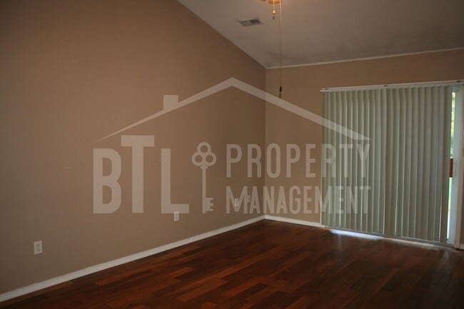 Building Photo - Price Reduced! 3 Bedroom 2 Car Garage Dupl...