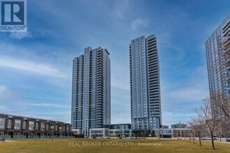 Building Photo - 275 Village Green Square