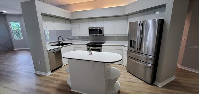 Foto del edificio - 4454 Hollybrook Way