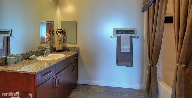 Building Photo - 1 br, 1 bath Apartment - 2401 Holcombe Blvd