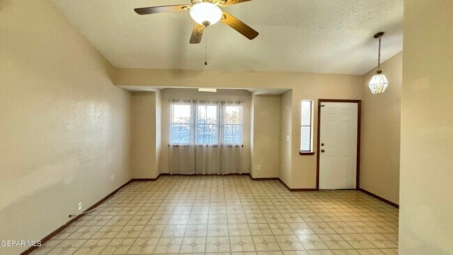 Building Photo - 10960 Delafield Dr