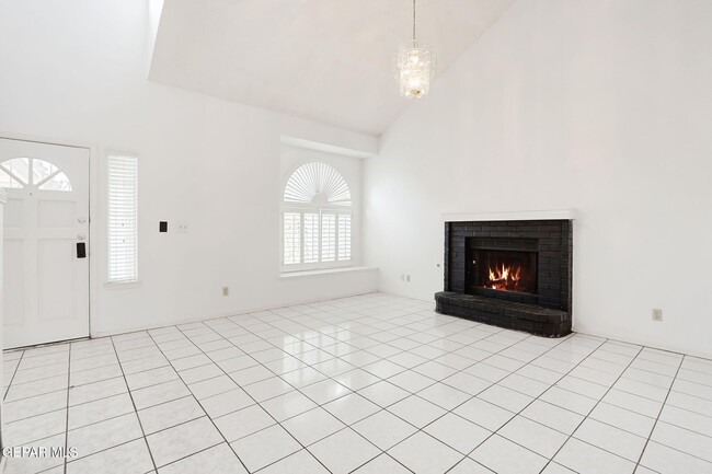 Building Photo - 4620 Loma De Cobre Dr