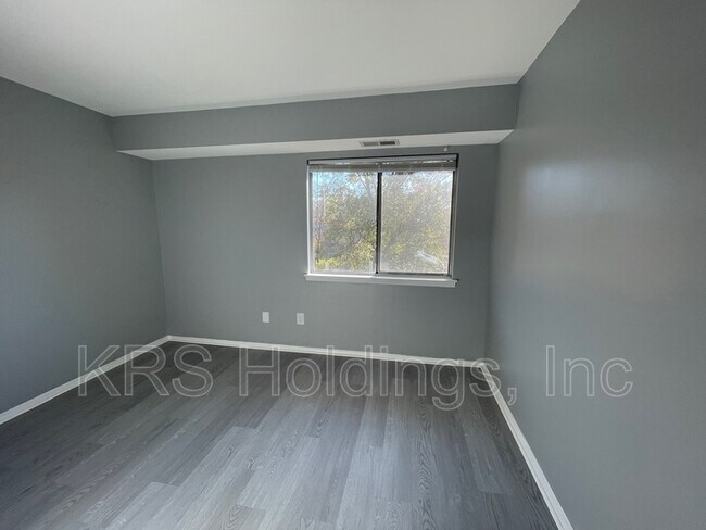 Foto del edificio - 7997 Audubon Ave