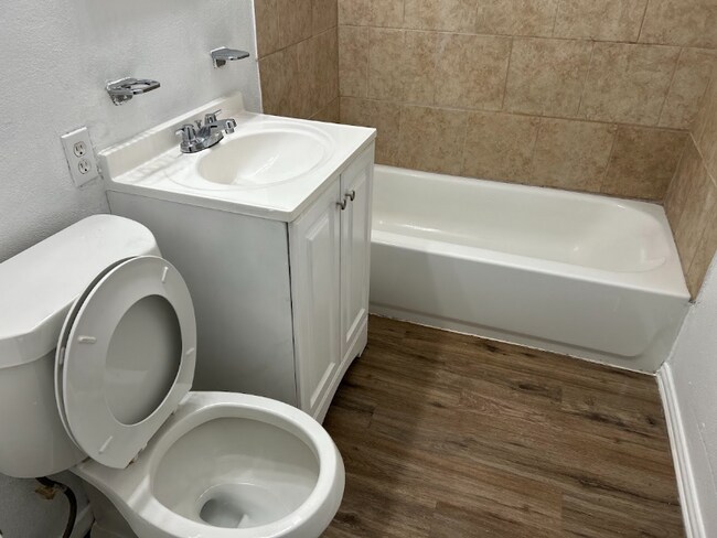 Foto del edificio - 1301 Ric Williamson Memorial Hwy