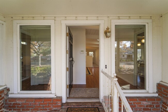 Building Photo - 3 br, 2 bath House - 22 Arch Way