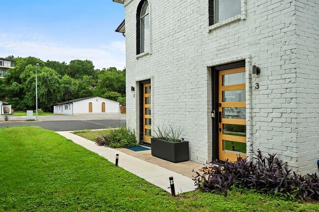 Foto del edificio - 1206 Hollow Creek Dr