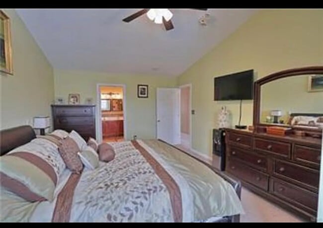 Building Photo - 1020 Vanguard Dr