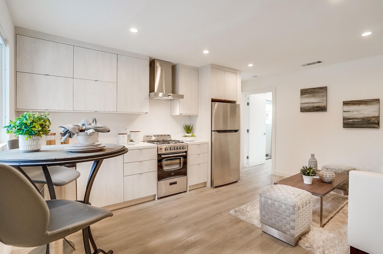 Foto principal - 733 Silver Lake Blvd