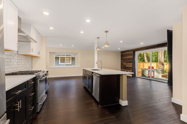 Foto del edificio - Newly remodeled Woodinville Rambler Beauty!!