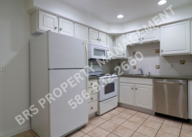 Foto del edificio - Beautifully Remodeled 2-Bedroom Condo in Fraser, MI