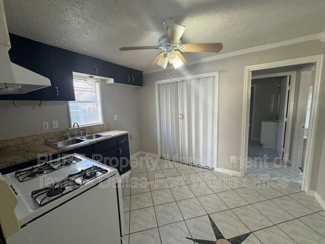 Building Photo - 3709 6th Ave