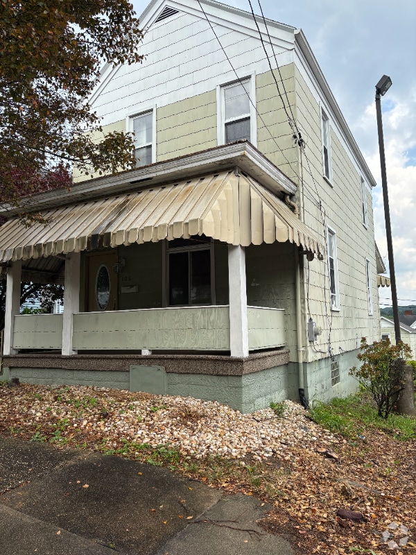 Building Photo - 106 N 5th St