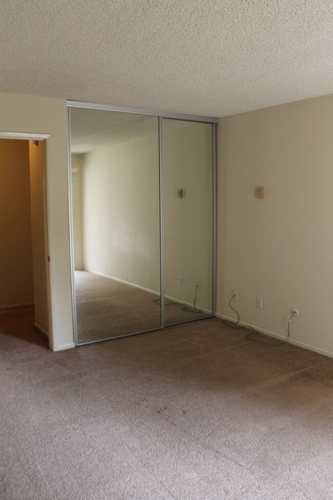 Building Photo - 1 Bed/1Bath Condo in Carlsbad!! ~Hosp Way ...
