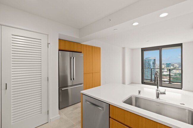 Foto del edificio - Sky Ala Moana 1bd/1bth/1prk with open views