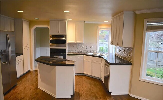 Foto del edificio - Spacious 4bd in Sammamish!